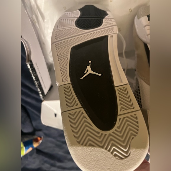 Men’s size 11 Jordan 4’s Retro Military Black in color. NWT. Never worn. - Picture 10 of 13